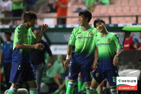 '적수가 없다' 전북, 5연승 강원에 4-1 대승...선두 질주 '적수가 없다' 전북, 5연승 강원에 4-1 대승...선두 질주