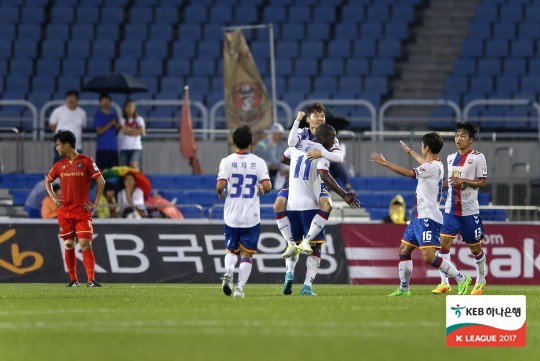 '브루스 결승골' 수원FC, 부천에 1-0 승...6위 도약 '브루스 결승골' 수원FC, 부천에 1-0 승...6위 도약