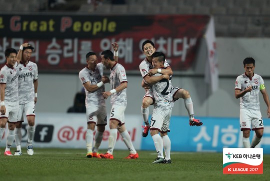 '김호남 극장골' 상주, 서울 원정서 2-1 역전승 '김호남 극장골' 상주, 서울 원정서 2-1 역전승