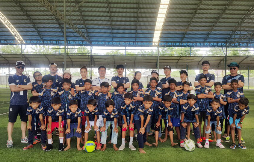 서울E, 캄보디아 저소득층 아이들 '축구용품 지원' 서울E, 캄보디아 저소득층 아이들 '축구용품 지원'