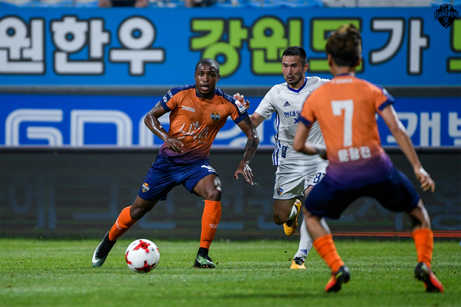강원FC, 아홉수 넘고 목표 향해 전진 'AGAIN 2016' 강원FC, 아홉수 넘고 목표 향해 전진 'AGAIN 2016'