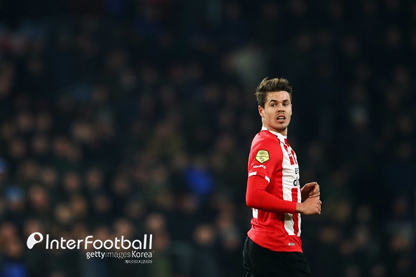 PSV, 안방서 오시예크에 0-1 충격패...본선 불투명 PSV, 안방서 오시예크에 0-1 충격패...본선 불투명