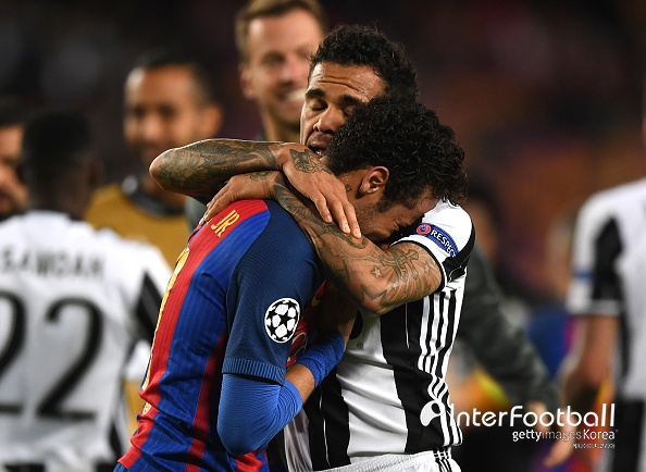 알베스, "네이마르의 PSG 이적? 두 팔 벌려 환영한다" 알베스, "네이마르의 PSG 이적? 두 팔 벌려 환영한다"
