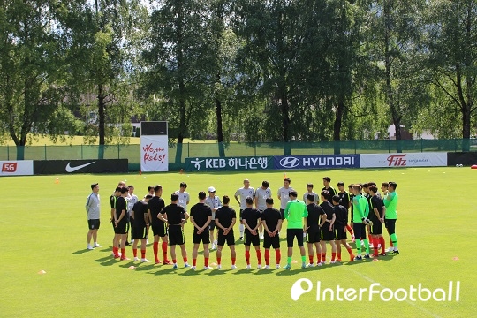 '3일차' 신태용호, 하루 두차례 훈련...오후 비공개 '3일차' 신태용호, 하루 두차례 훈련...오후 비공개