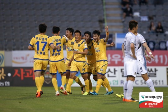 '이재안 멀티골' 아산, 서울E에 3-0 완승...선두 등극 '이재안 멀티골' 아산, 서울E에 3-0 완승...선두 등극