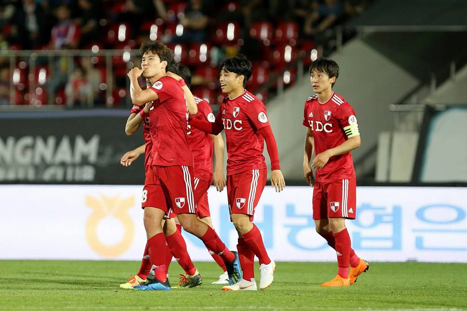 부산 아이파크, 상위권 성남잡고 승격 전쟁 불 지폈다 부산 아이파크, 상위권 성남잡고 승격 전쟁 불 지폈다